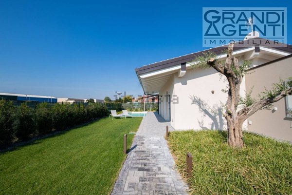 casa indipendente in vendita a Sona in zona Palazzolo