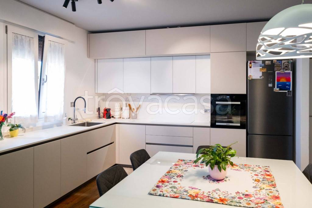 appartamento in vendita a Sona in zona Lugagnano