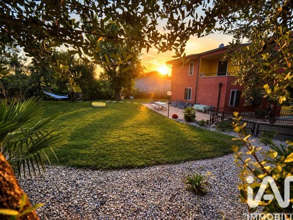 casa indipendente in vendita a Sona in zona Palazzolo