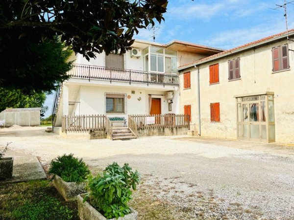 casa semindipendente in vendita a Sorgà in zona Pampuro