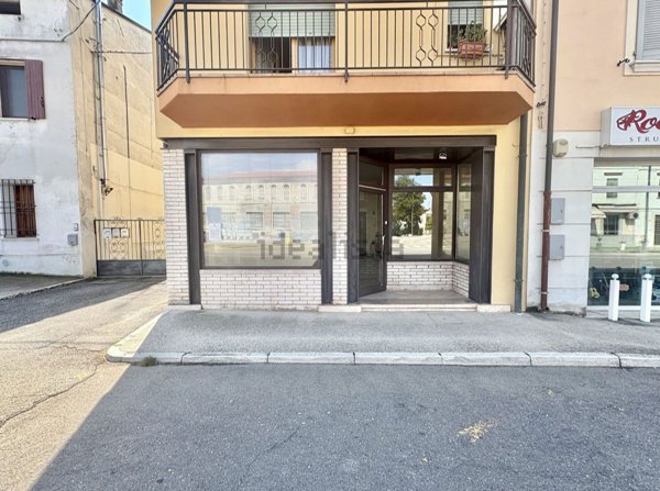 locale commerciale in vendita a Sorgà in zona Bonferraro