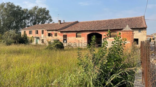 casale in vendita a Sorgà