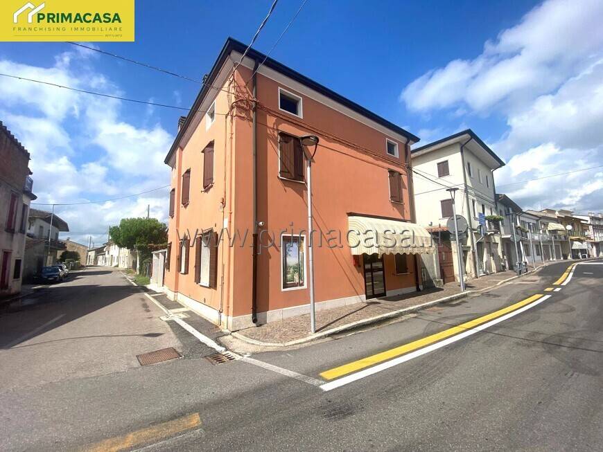 casa indipendente in vendita a Terrazzo