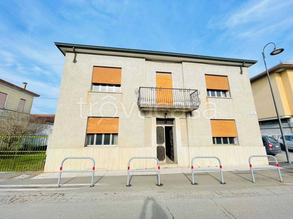 casa indipendente in vendita a Terrazzo