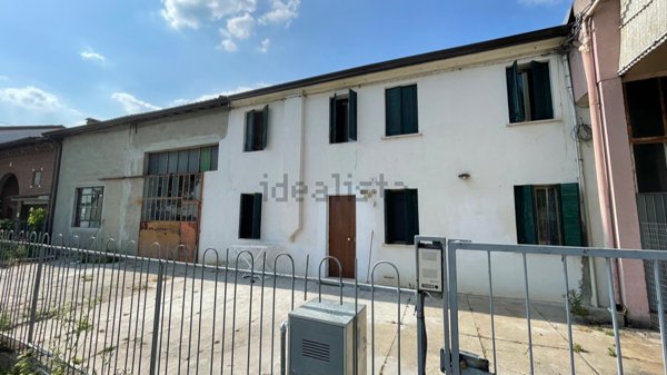 casa indipendente in vendita a Terrazzo