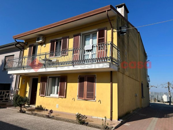 casa indipendente in vendita a Terrazzo