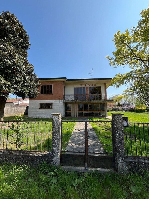 casa indipendente in vendita a Terrazzo