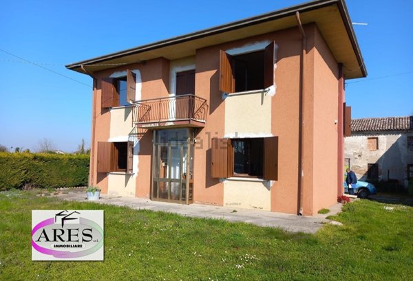 casa indipendente in vendita a Terrazzo