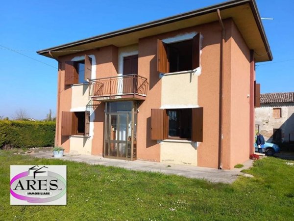 casa indipendente in vendita a Terrazzo