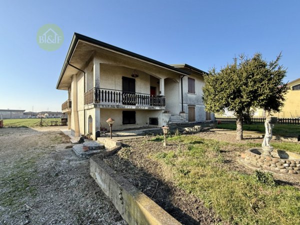 casa indipendente in vendita a Terrazzo