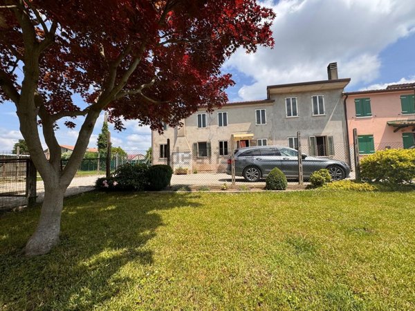 casa indipendente in vendita a Terrazzo