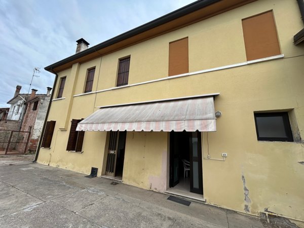 casa indipendente in vendita a Terrazzo