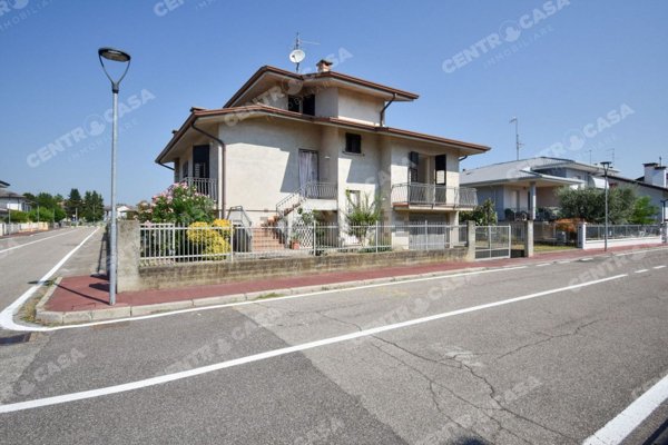 casa indipendente in vendita a Terrazzo