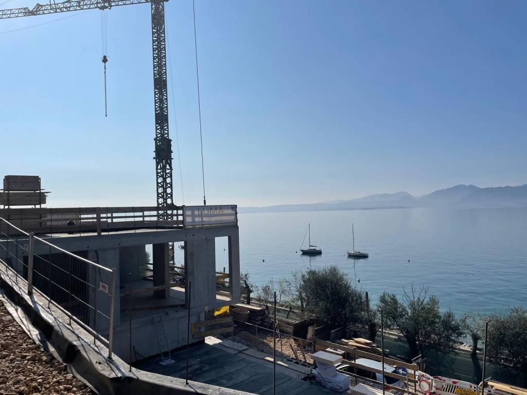 casa indipendente in vendita a Torri del Benaco
