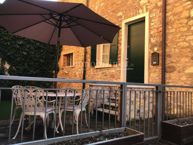 casa indipendente in vendita a Torri del Benaco