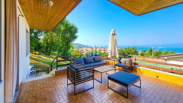 casa indipendente in vendita a Torri del Benaco in zona Albisano