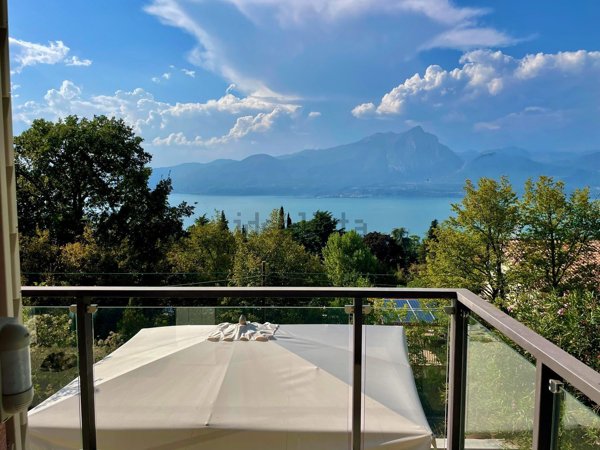 casa indipendente in vendita a Torri del Benaco