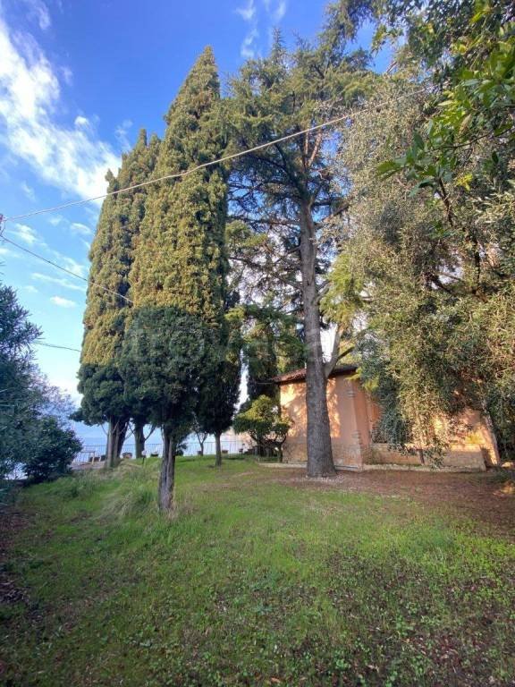 casa indipendente in vendita a Torri del Benaco