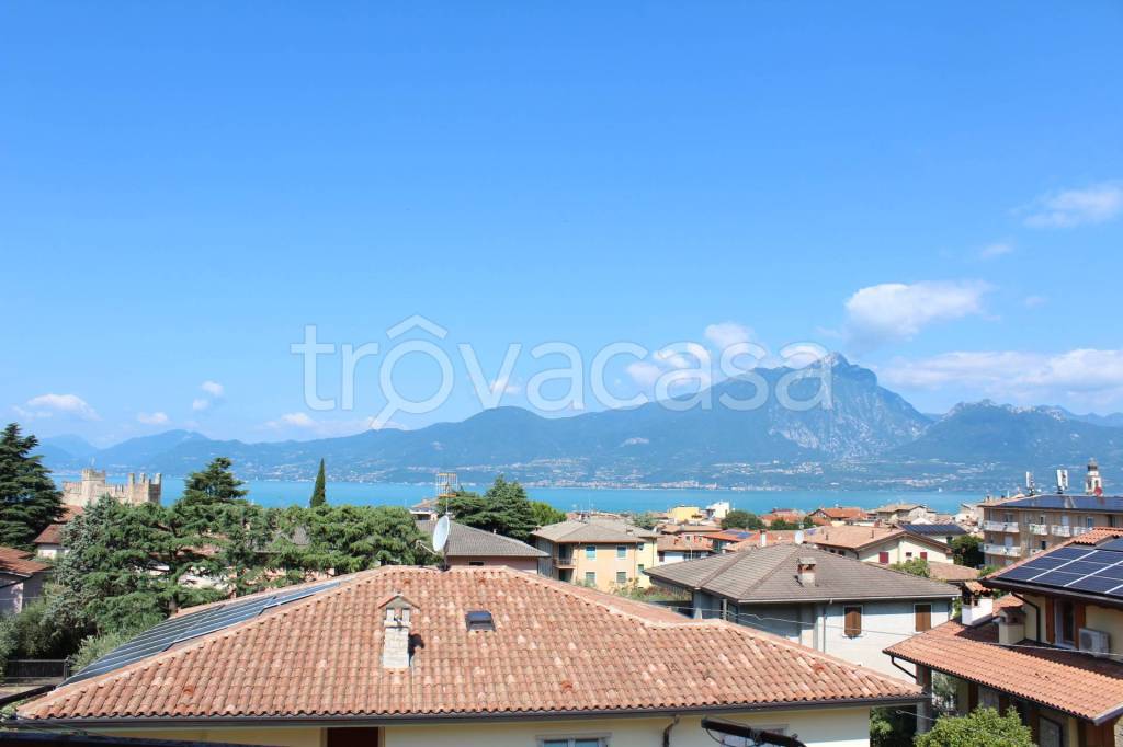 appartamento in vendita a Torri del Benaco in zona Pai