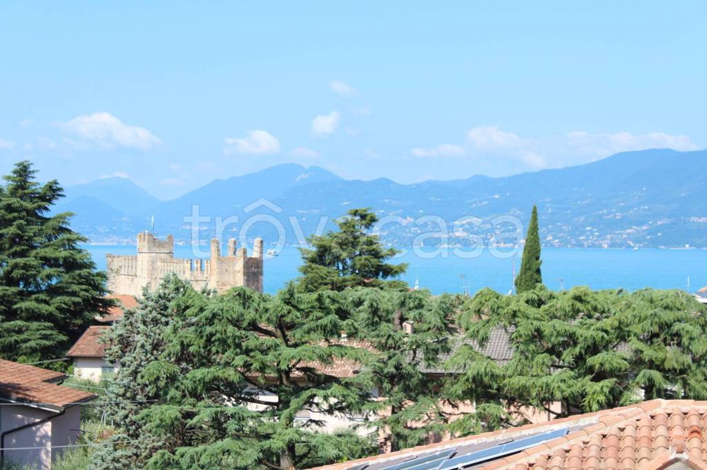 appartamento in vendita a Torri del Benaco in zona Albisano