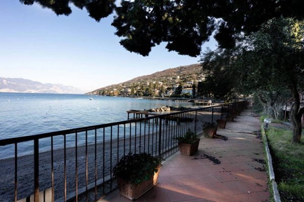 casa indipendente in vendita a Torri del Benaco
