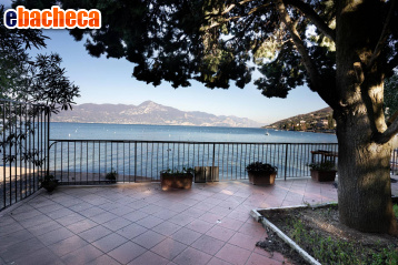 casa indipendente in vendita a Torri del Benaco