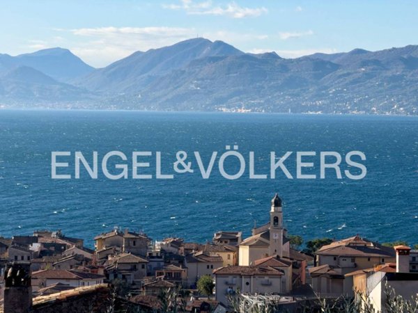 casa indipendente in vendita a Torri del Benaco