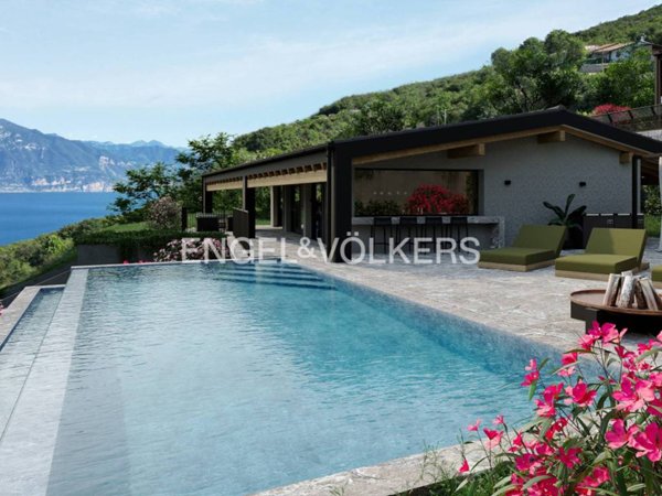 casa indipendente in vendita a Torri del Benaco