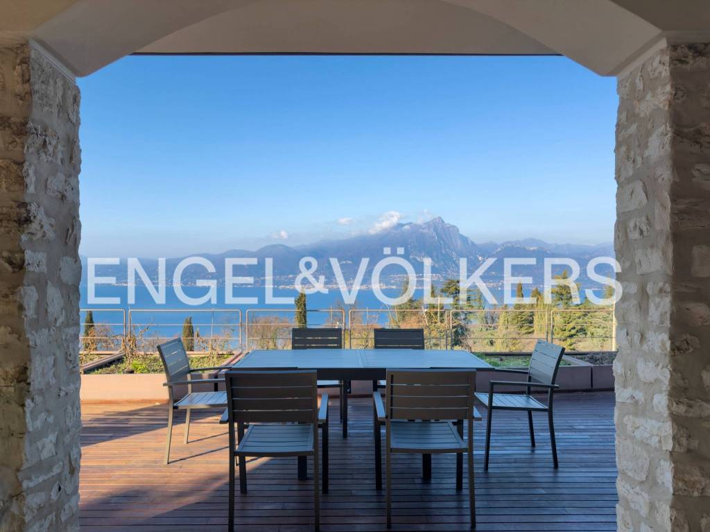 casa indipendente in vendita a Torri del Benaco in zona Albisano