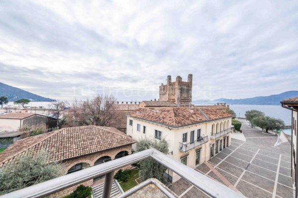 casa indipendente in vendita a Torri del Benaco