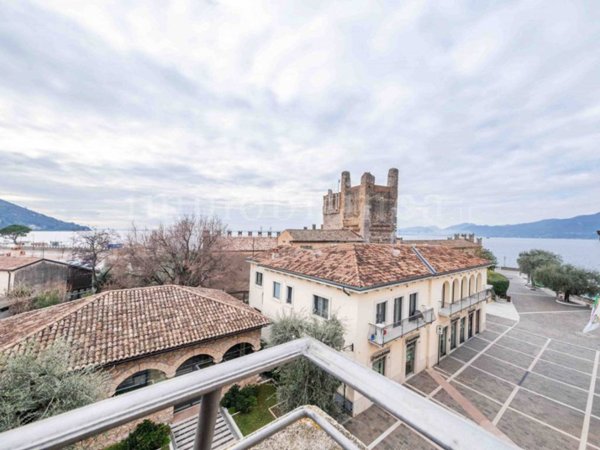 casa indipendente in vendita a Torri del Benaco