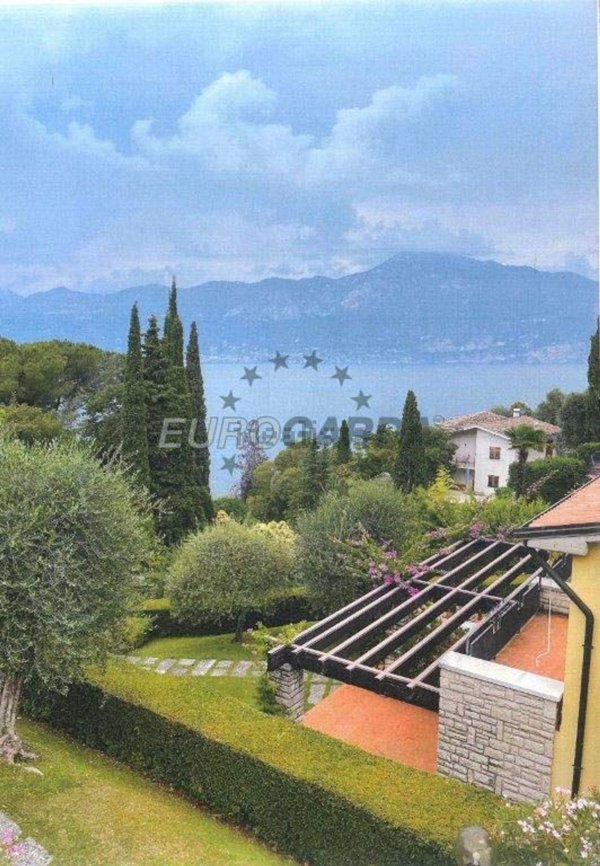 casa indipendente in vendita a Torri del Benaco