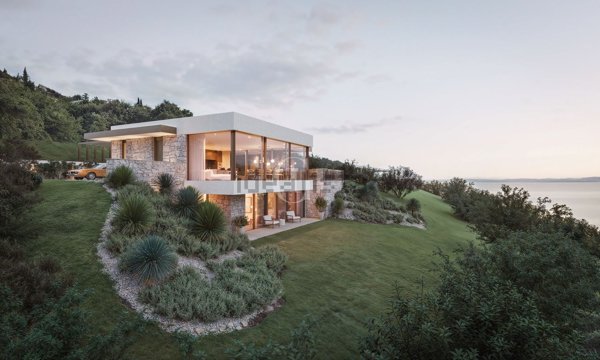 casa indipendente in vendita a Torri del Benaco