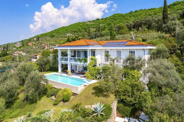 casa indipendente in vendita a Torri del Benaco