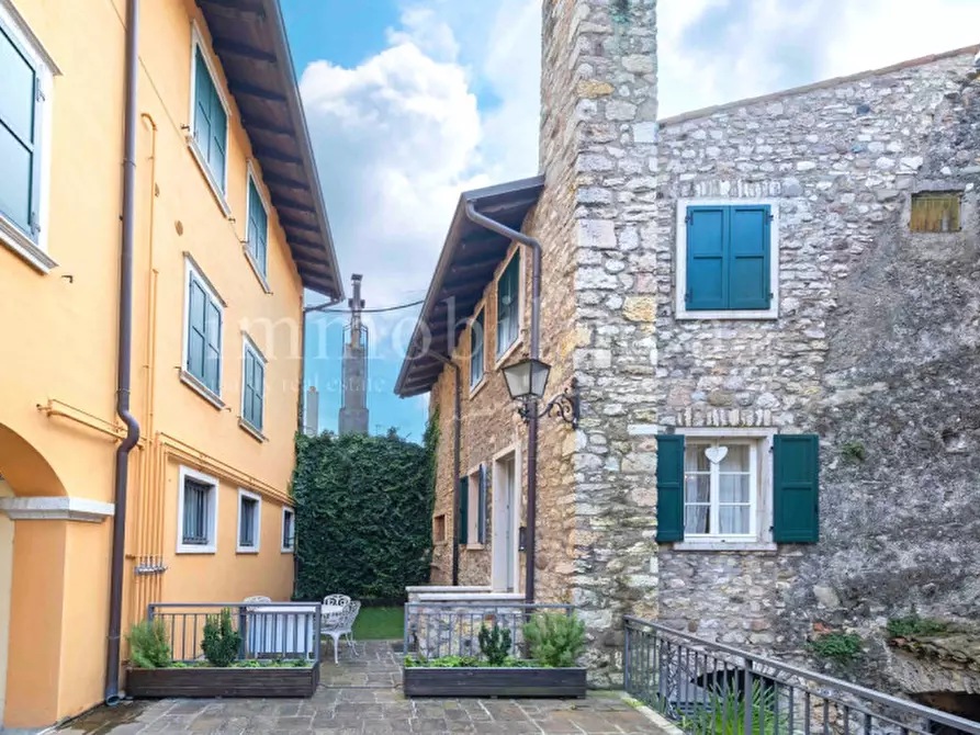 casa indipendente in vendita a Torri del Benaco