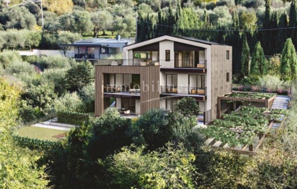 appartamento in vendita a Torri del Benaco in zona Albisano