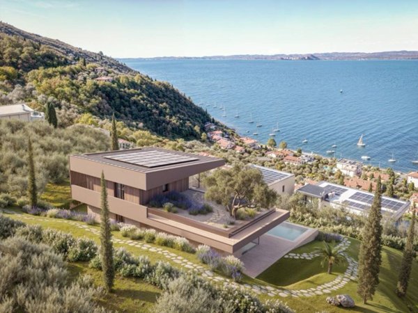 casa indipendente in vendita a Torri del Benaco