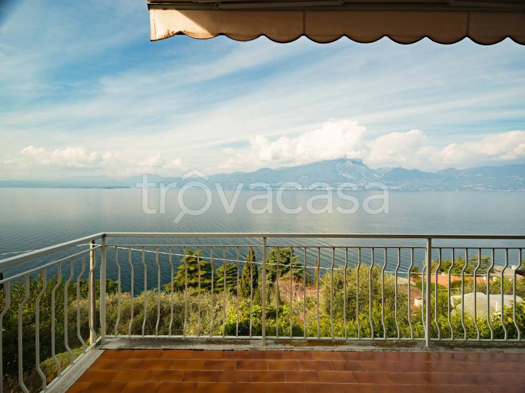 casa indipendente in vendita a Torri del Benaco