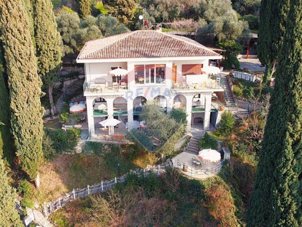 appartamento in vendita a Torri del Benaco in zona Pai
