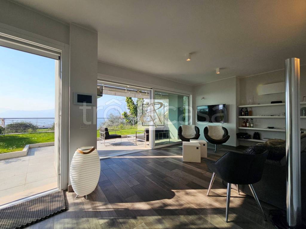 appartamento in vendita a Torri del Benaco in zona Albisano