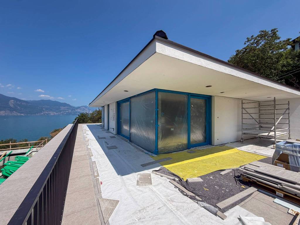 casa indipendente in vendita a Torri del Benaco in zona Albisano