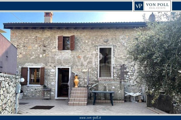 pentavano in vendita a Torri del Benaco in zona Albisano