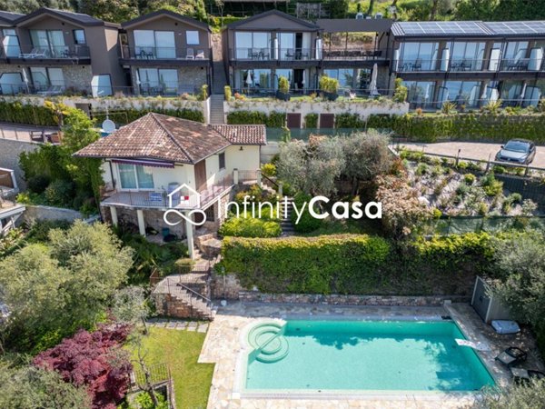 casa indipendente in vendita a Torri del Benaco