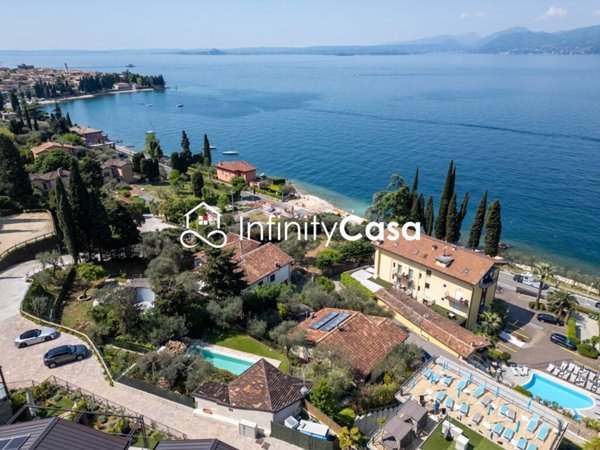 casa indipendente in vendita a Torri del Benaco