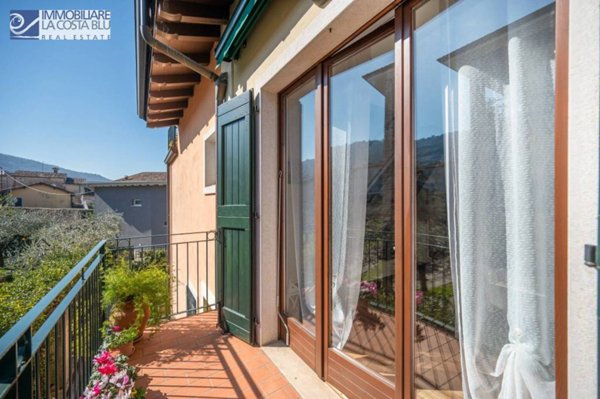 appartamento in vendita a Torri del Benaco in zona Albisano