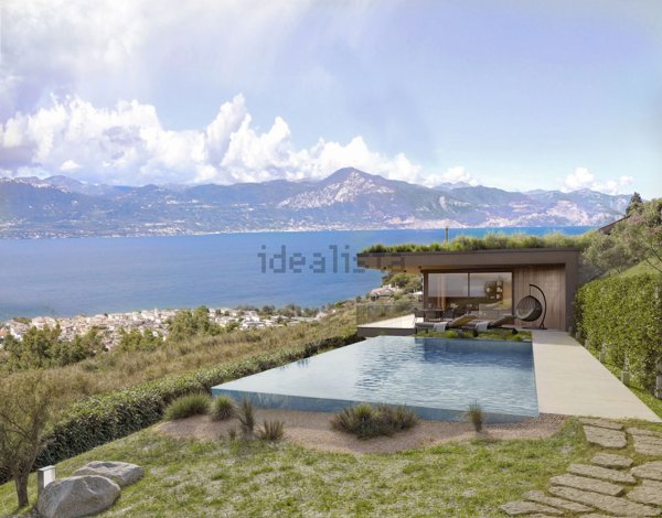 casa indipendente in vendita a Torri del Benaco