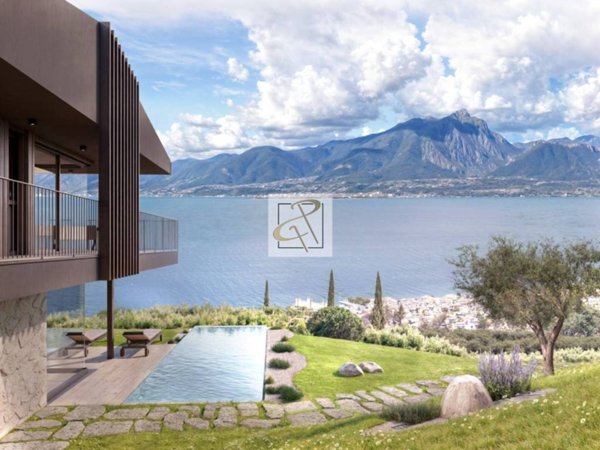 casa indipendente in vendita a Torri del Benaco