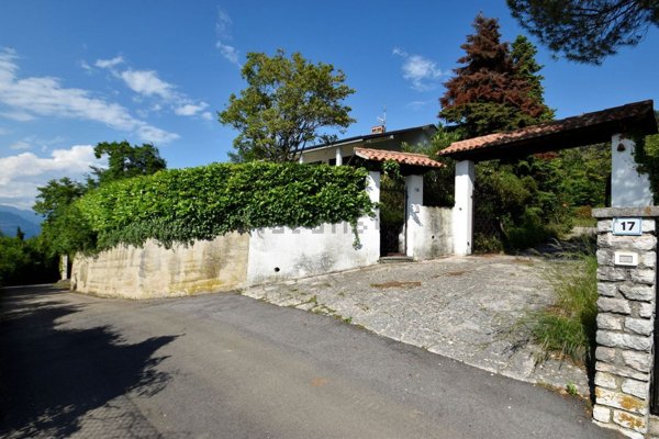 casa indipendente in vendita a Torri del Benaco