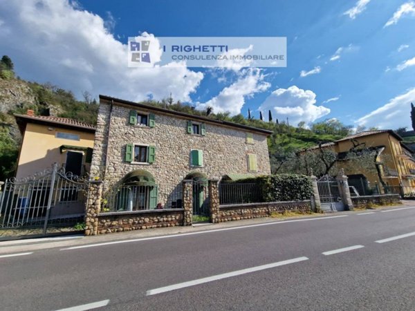 casa indipendente in vendita a Torri del Benaco
