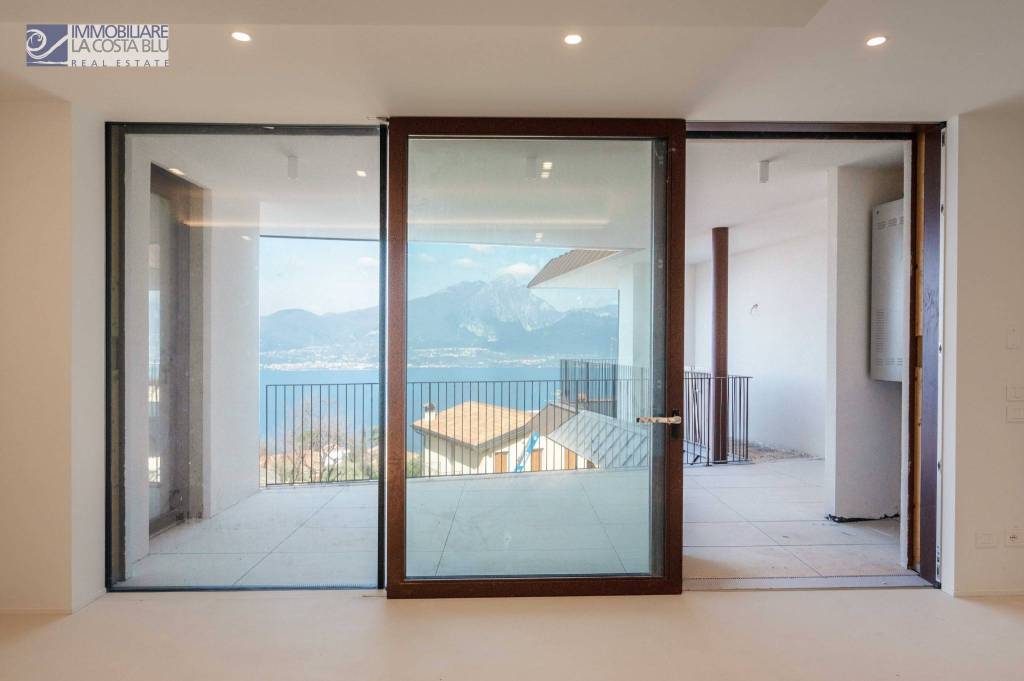 appartamento in vendita a Torri del Benaco in zona Pai